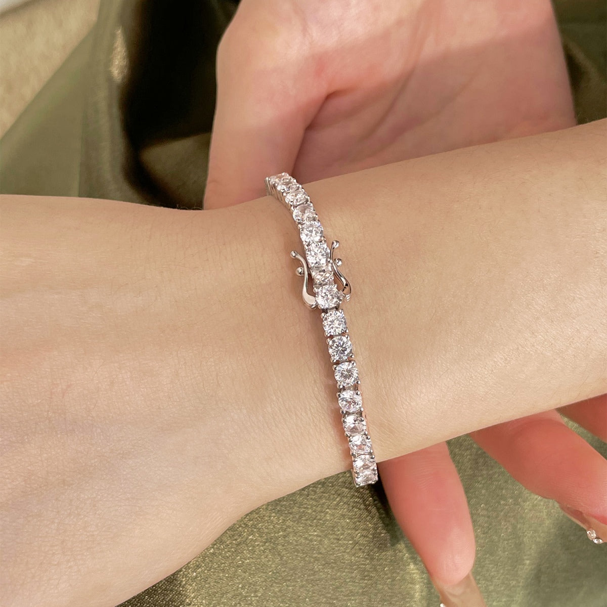 [Vivid Aurora]Luxurious Ornate Round Cut Tennis Bracelet